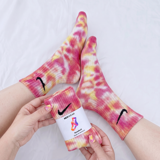 Pomplamoose - Rose et Jaune Tie-Dye Nike Chaussetes